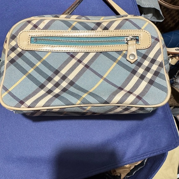 Burberry Plaid Crossbody Bag with Adjustable Strap - Picture 3 of 10